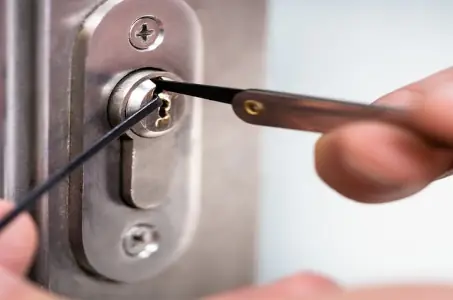 apertura de puerta con ganzuas