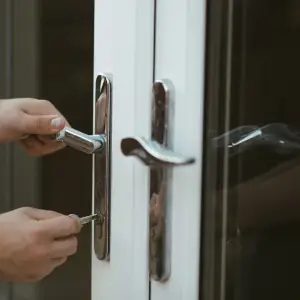 abrir puerta con llave